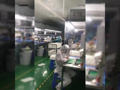 Die Ausrüstung ist mit einer Maschine ausgestattet.